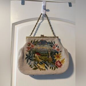 Elegant Floral Embroidered Cream Clutch